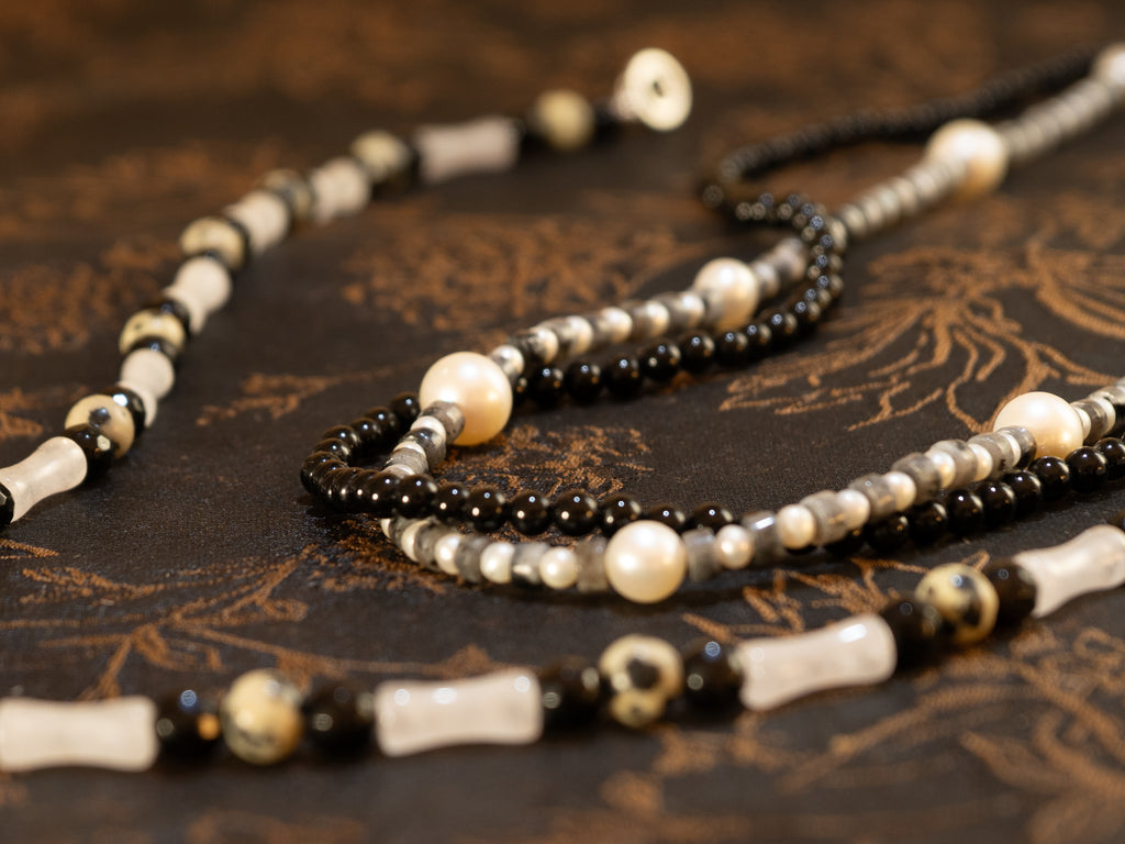 Black Onyx Pendant Necklace stone detail image 1 MAK09030.jpg